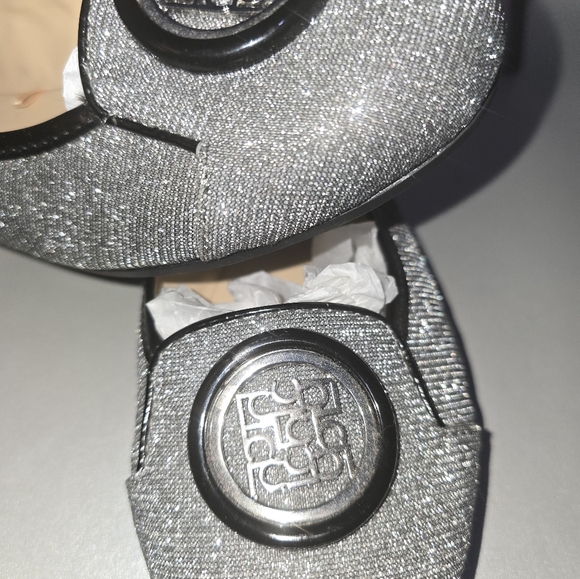 Liz Claiborne Silver sparkly flats, size 9 - Picture 5 of 11